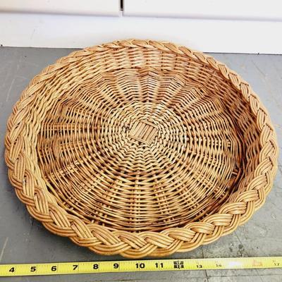 FLAT ROUND WICKER BASKET