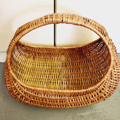 HANDLED WOVEN FRUIT / VEGGIE BASKET