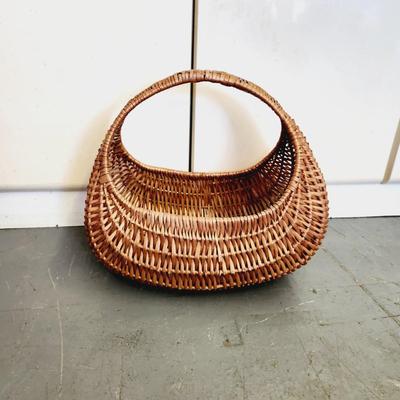 HANDLED WOVEN FRUIT / VEGGIE BASKET
