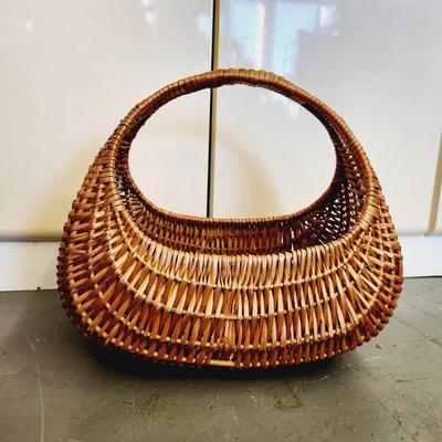 HANDLED WOVEN FRUIT / VEGGIE BASKET