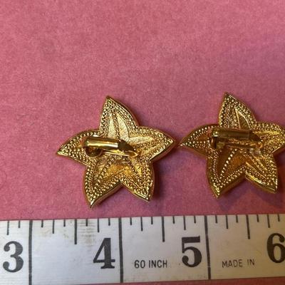 Vintage Unsigned 1991 AVON Gold Tone Faux Pearl Starfish Clip-on Earrings