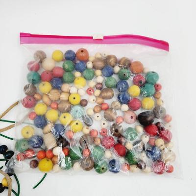 VINTAGE WOODEN BEADS & SUCH CRAFTING BUNDLE