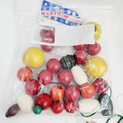 VINTAGE WOODEN BEADS & SUCH CRAFTING BUNDLE