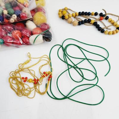 VINTAGE WOODEN BEADS & SUCH CRAFTING BUNDLE