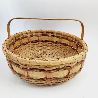 FANTASTIC COLLECTABLE SIGNED WOVEN BASKET W/ HANDLE