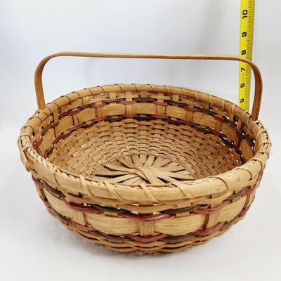 FANTASTIC COLLECTABLE SIGNED WOVEN BASKET W/ HANDLE
