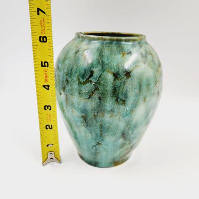 BEAUTIFUL TURQUOISE TONED POTTERY VASE