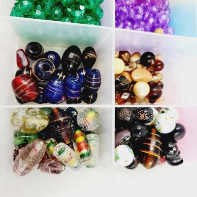 LARGE BEAD BUNDLE W/ STORAGE CONTAINERS