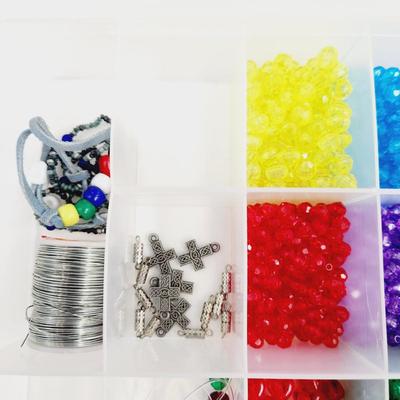 LARGE BEAD BUNDLE W/ STORAGE CONTAINERS