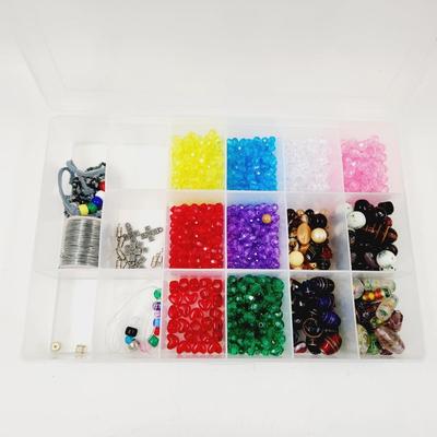 LARGE BEAD BUNDLE W/ STORAGE CONTAINERS