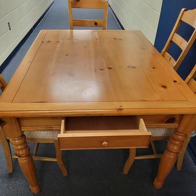 Nice Pinewood Dining Set