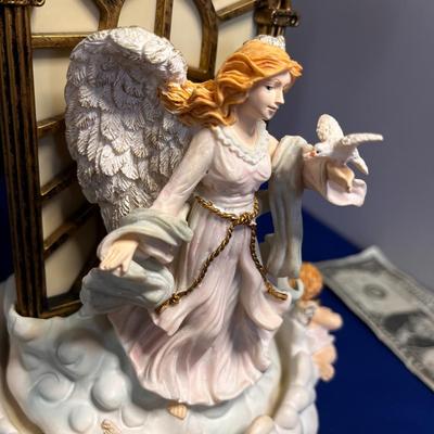 HEAVENLY ANGEL MUSIC BOX