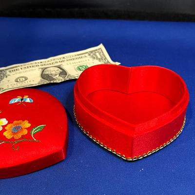 RED HEART SILK KEEPSAKE BOX