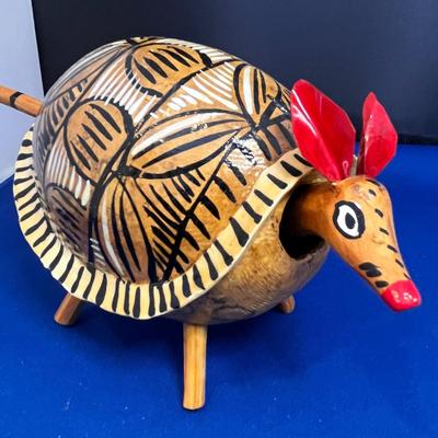 WHIMSICAL ARMADILLO BOBBLE