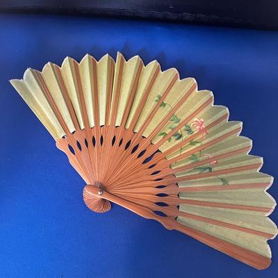 FLORAL DESIGN ASIAN FAN