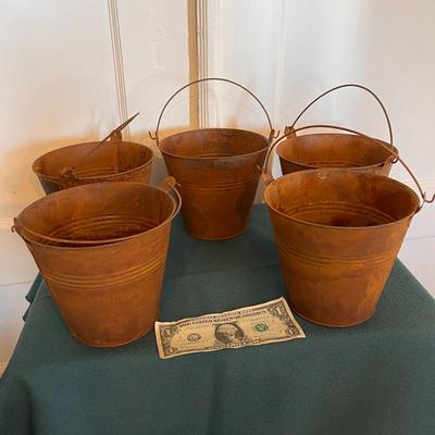 RUSTIC LOOK GARDEN BUCKETS