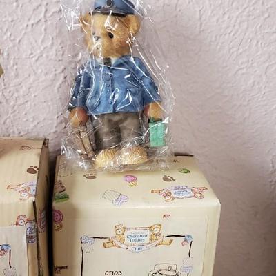 This collection features the February birthstone bear