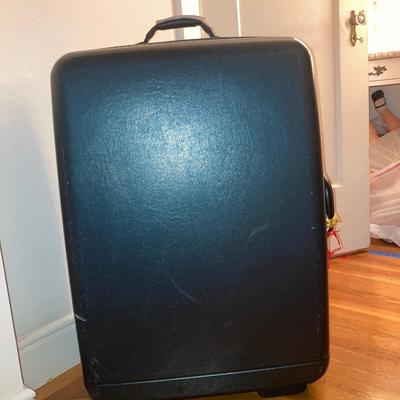 Lot of 3 rolling suitcases