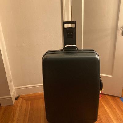 Lot of 3 rolling suitcases