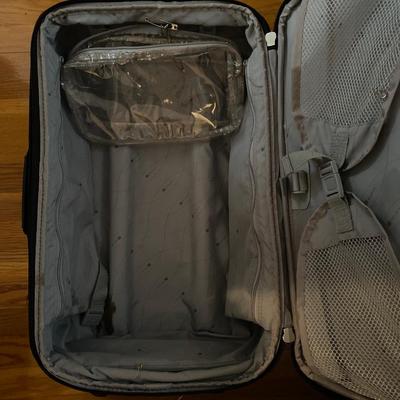 Lot of 3 rolling suitcases