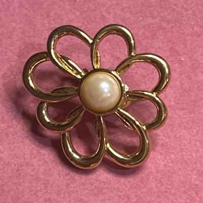 Vintage Avon Pearl Bouquet Style Clip On Earrings