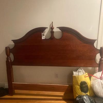 Queen headboard with adjustable metal frame