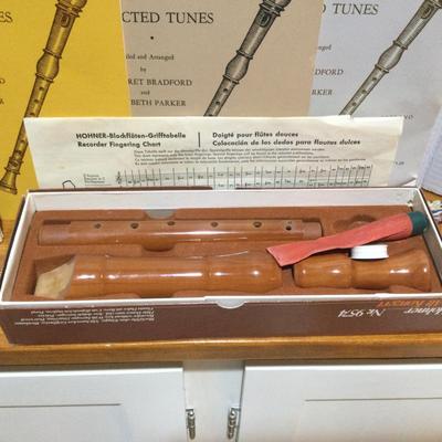 624 Hohner Blockflute F-ALT Konzert with Cleaner and Music Books