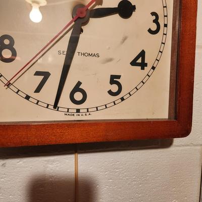 Vintage Seth Thomas Electric Wall Clock working