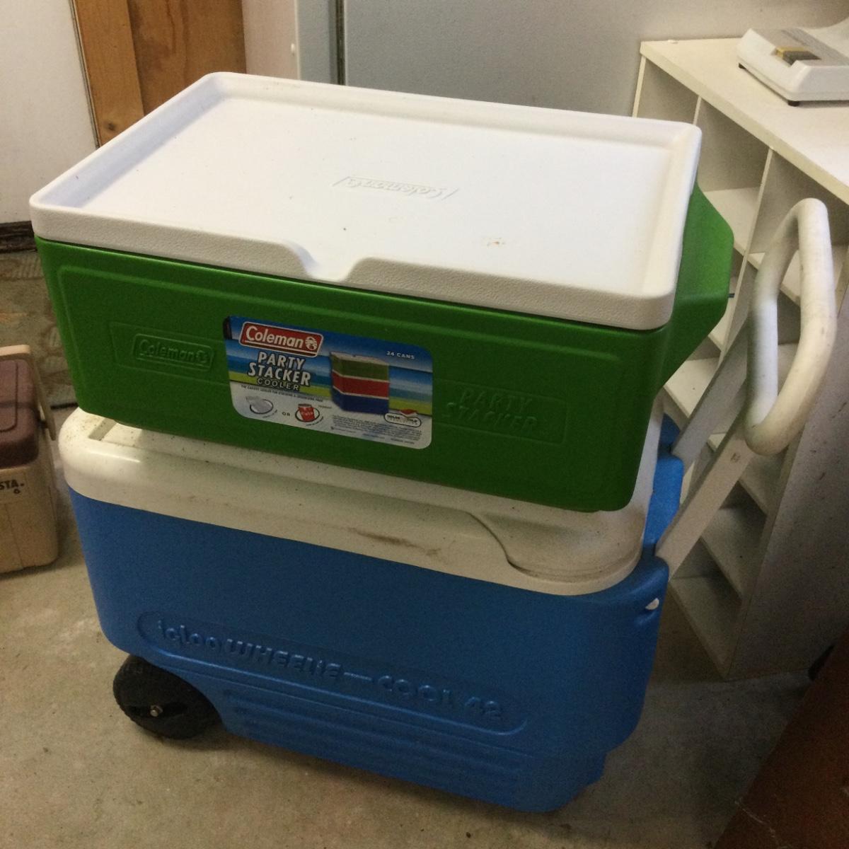 686 Coleman Cooler Lot and Igloo Wheelie Cooler