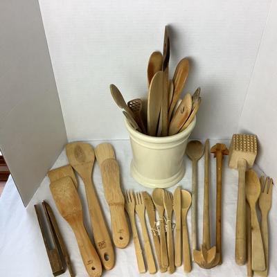 744 Wooden Kitchen Utensil Lot with Pottery Jar, Pig & Fish Wooden Cutting Boards