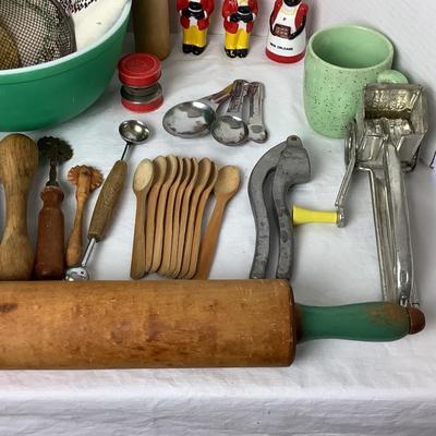 724 Lot of Vintage Cooking Tools and Pyrex bowl