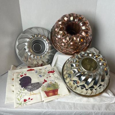 732 Antique Copper Finish and Aluminum Bundt Pan Mold with 3 New Alice's Cottage Flour Sack Towels