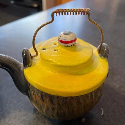 Thames Clown Teapot Salt & Pepper Shakers
