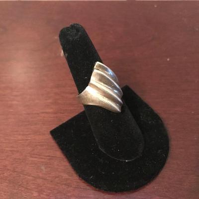 STERLING SILVER RING