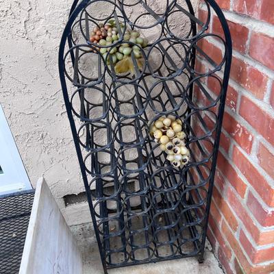 Metal arch wine rack