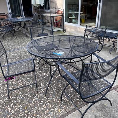 Outdoor metal table 4 chairs round