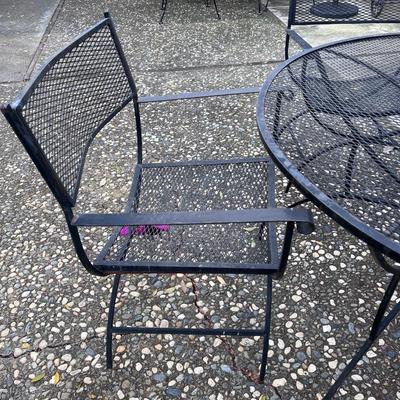 Outdoor metal table 4 chairs round