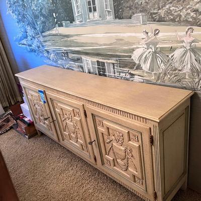 Mid Century blond sideboard with decorative cabinet fronts