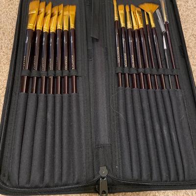 Myartscape paint brushes in case