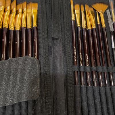 Myartscape paint brushes in case