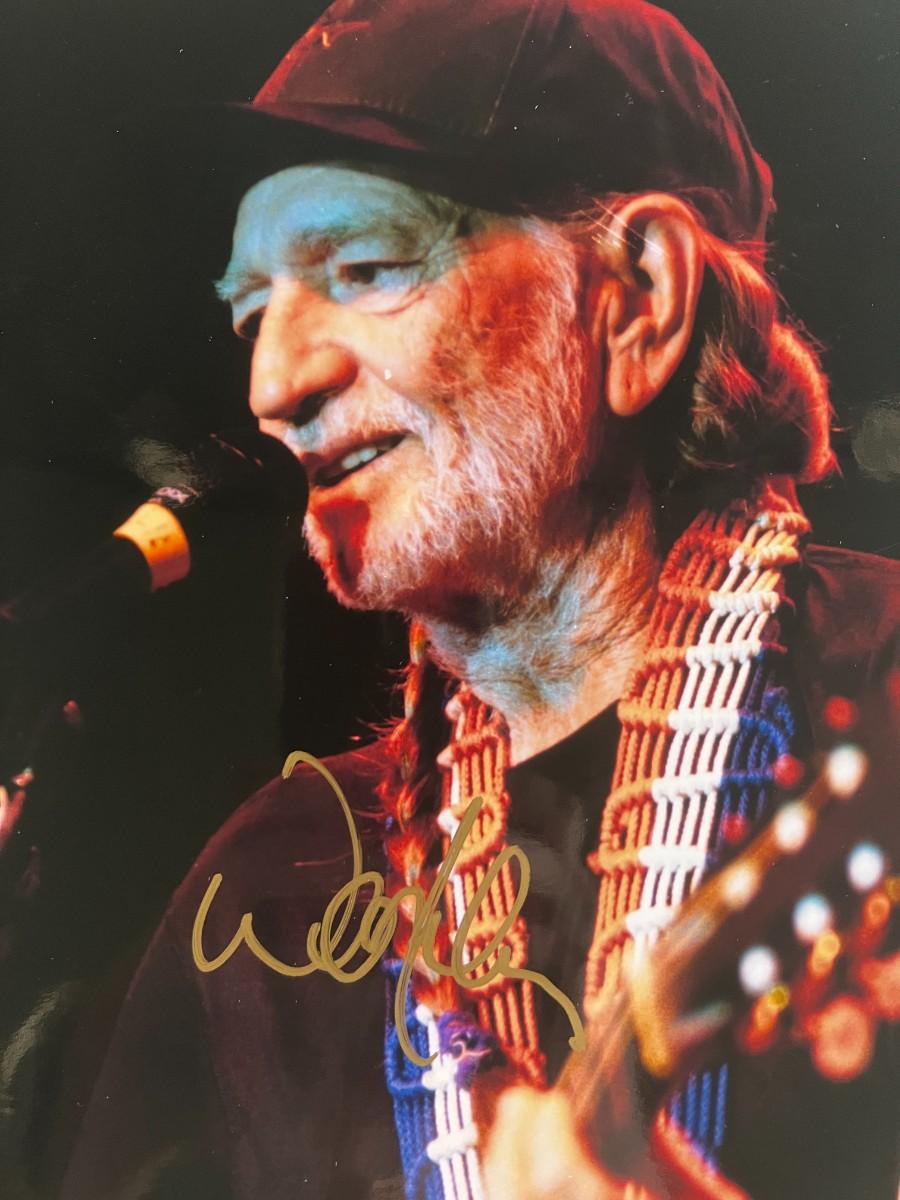 Willie Nelson Signed Photo trigger Hologram COA
