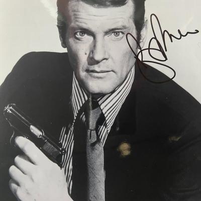 James Bond Roger Moore signed photo. GFA authenticated