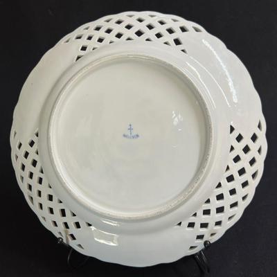 Beautiful Meissen Antique Blue Onion Porcelain Plate 9 1/2"