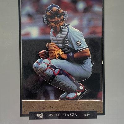 Mike Piazza unsigned photo