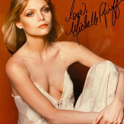 Michelle Pfeiffer
signed photo