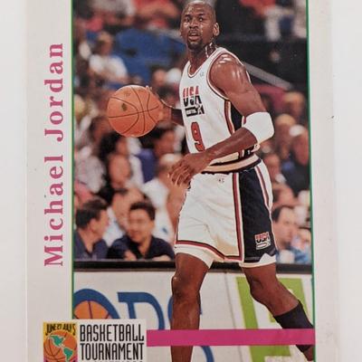 Michael Jordan Basketball Trading Card - NBA Hoops Skybox #341 1992