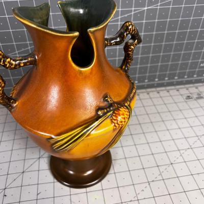 Exquisite Roseville Pinecone Vase 