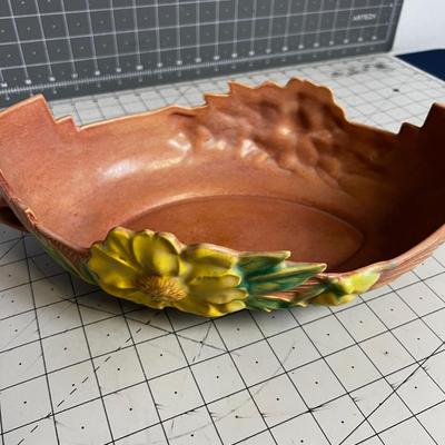 Roseville Centerpiece Bowl Pink with a Sunflower 