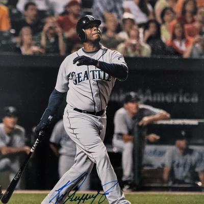 Ken Griffey Jr signed photo- GFA Authenticated