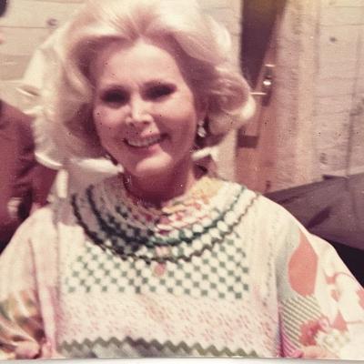 Nikki Cox photo | EstateSales.org